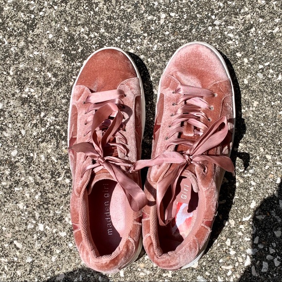 Madden Girl Velvet Star Sneakers Size 7 - Picture 14 of 16